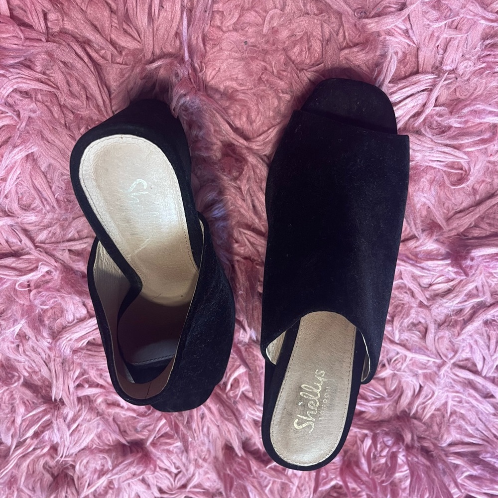 Shelly’s London platform heels - Picture 3 of 7